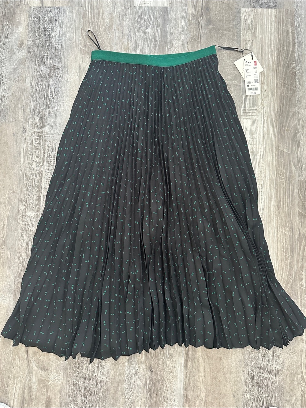 Uniqlo Black Pleated Midi Skirt with Green Waistband and Micro Dot Print